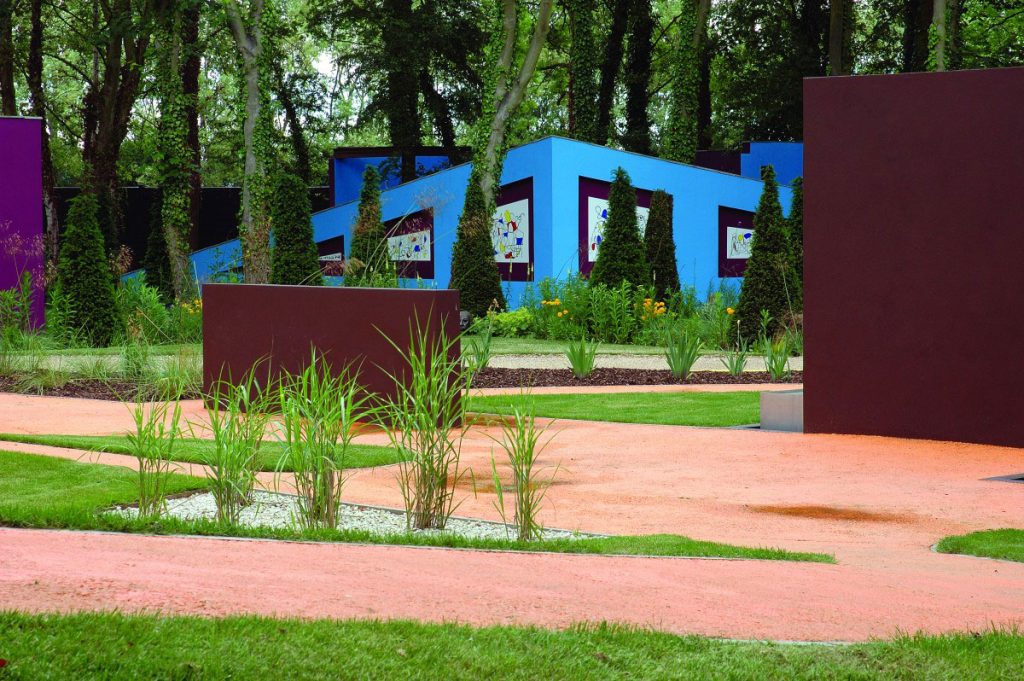 Chris Beardshaw's Sculpture Matrix Garden at Festival Gardens, Springfields Outlet Chris Beardshaw's Sculpture Matrix Garden at Festival Gardens, Springfields Outlet