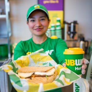 Sandwich Artist making a sandwich (2)